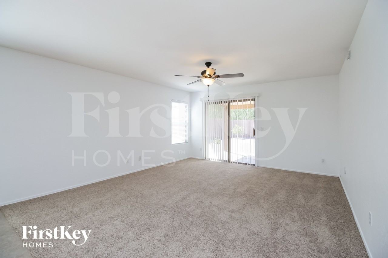 33140 N Cat Hills Ave - Photo 3 of 16