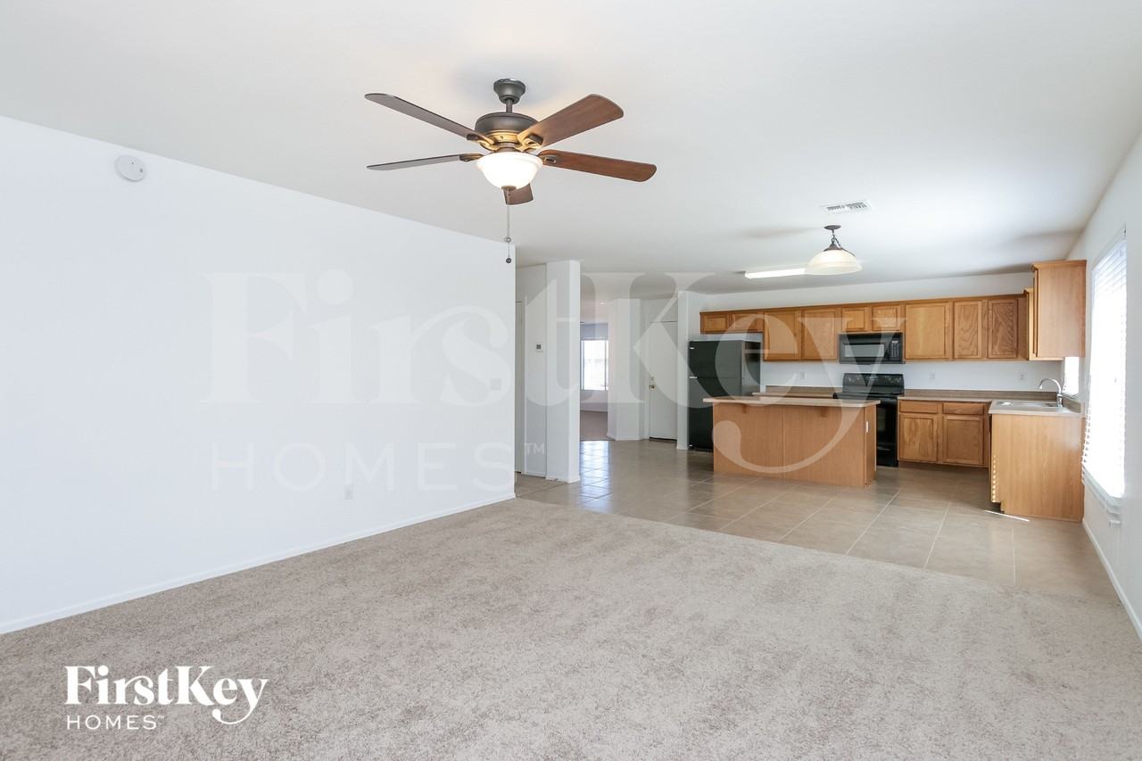 33140 N Cat Hills Ave - Photo 4 of 16