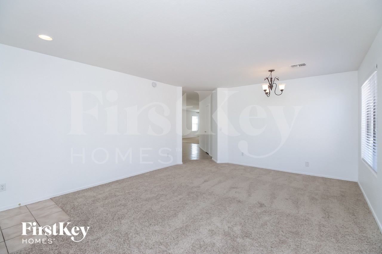 33140 N Cat Hills Ave - Photo 6 of 16