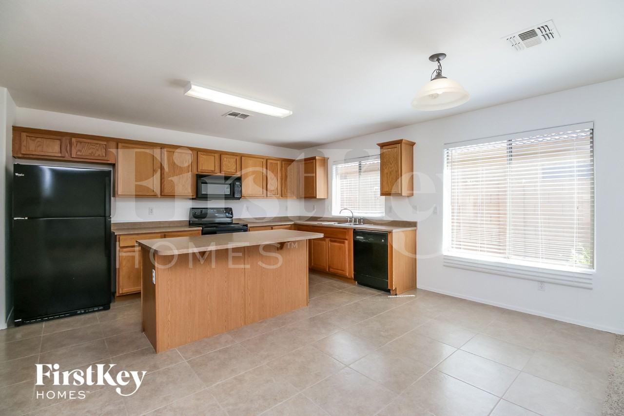 33140 N Cat Hills Ave - Photo 7 of 16