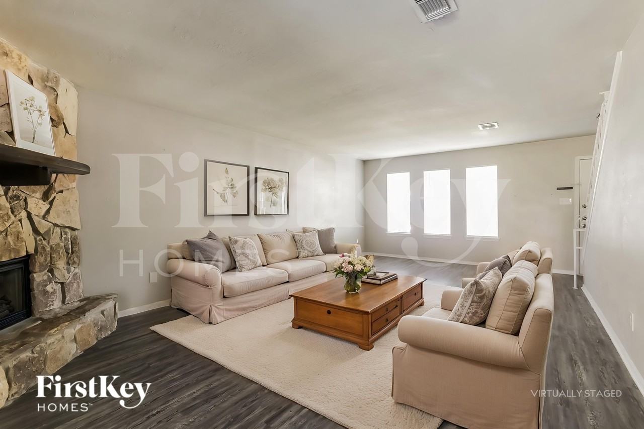 3303 Sycamore Springs Dr - Photo 4 of 19