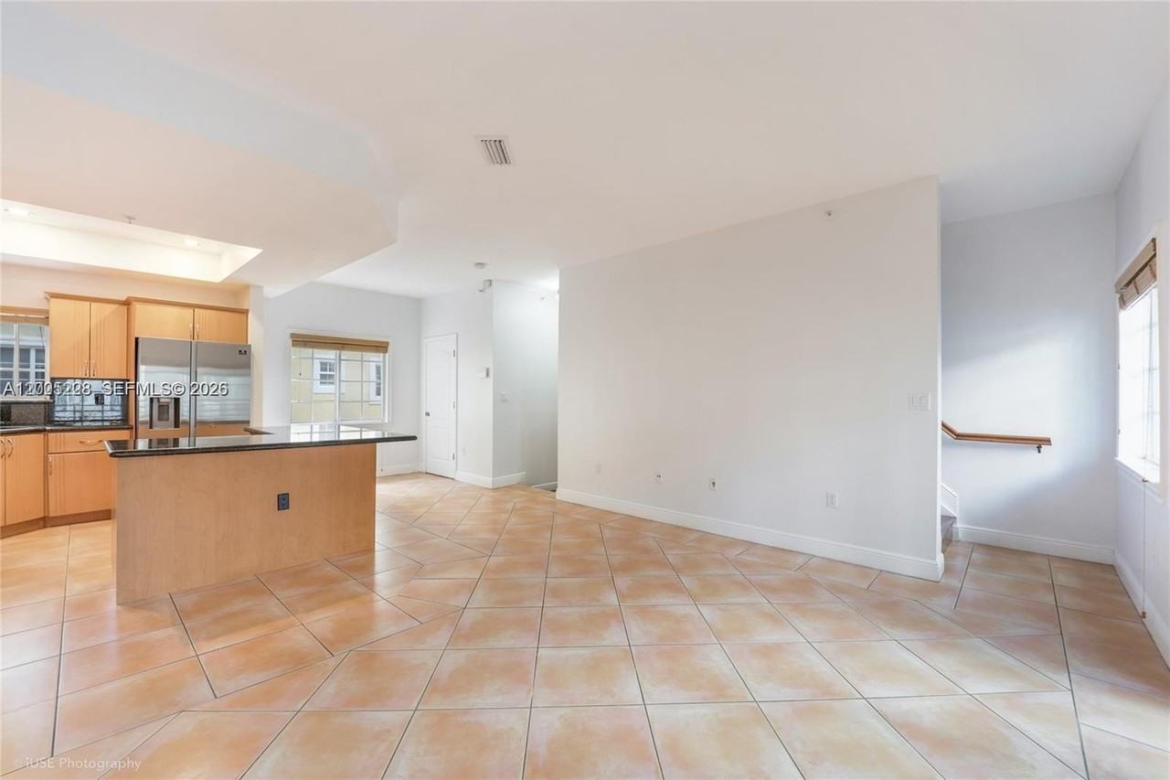 2919 Coconut Ave #4 - Photo 5 of 16