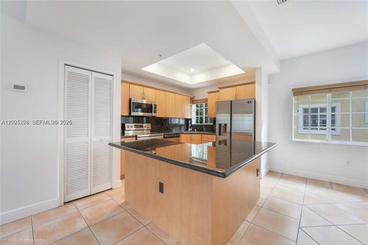 2919 Coconut Ave #4 - Photo 6 of 16