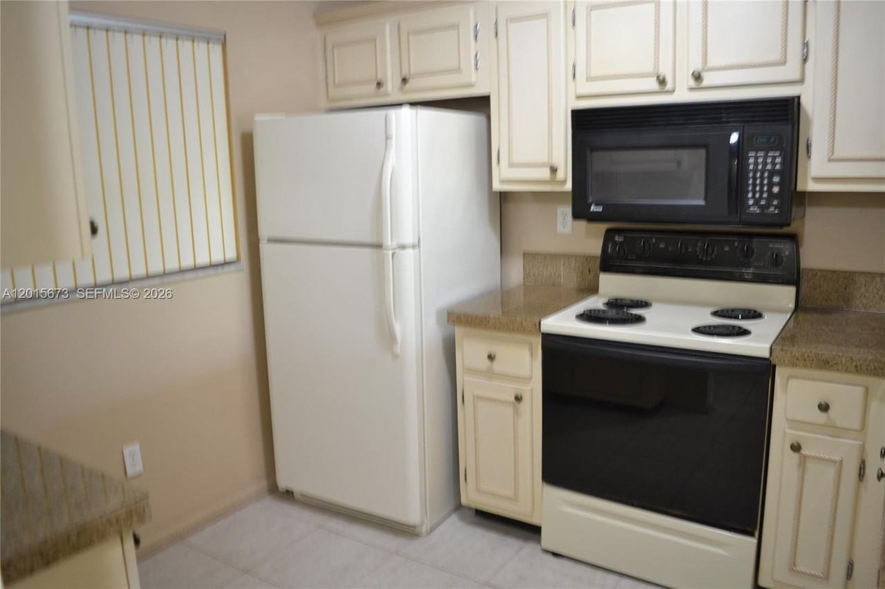 10855 Sw 112th Ave #309 - Photo 6 of 21
