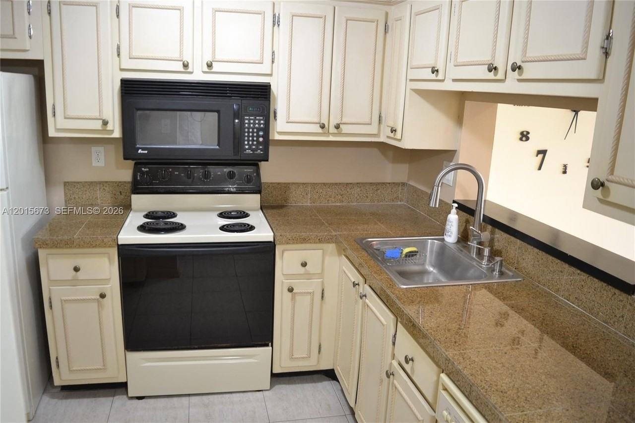 10855 Sw 112th Ave #309 - Photo 7 of 21