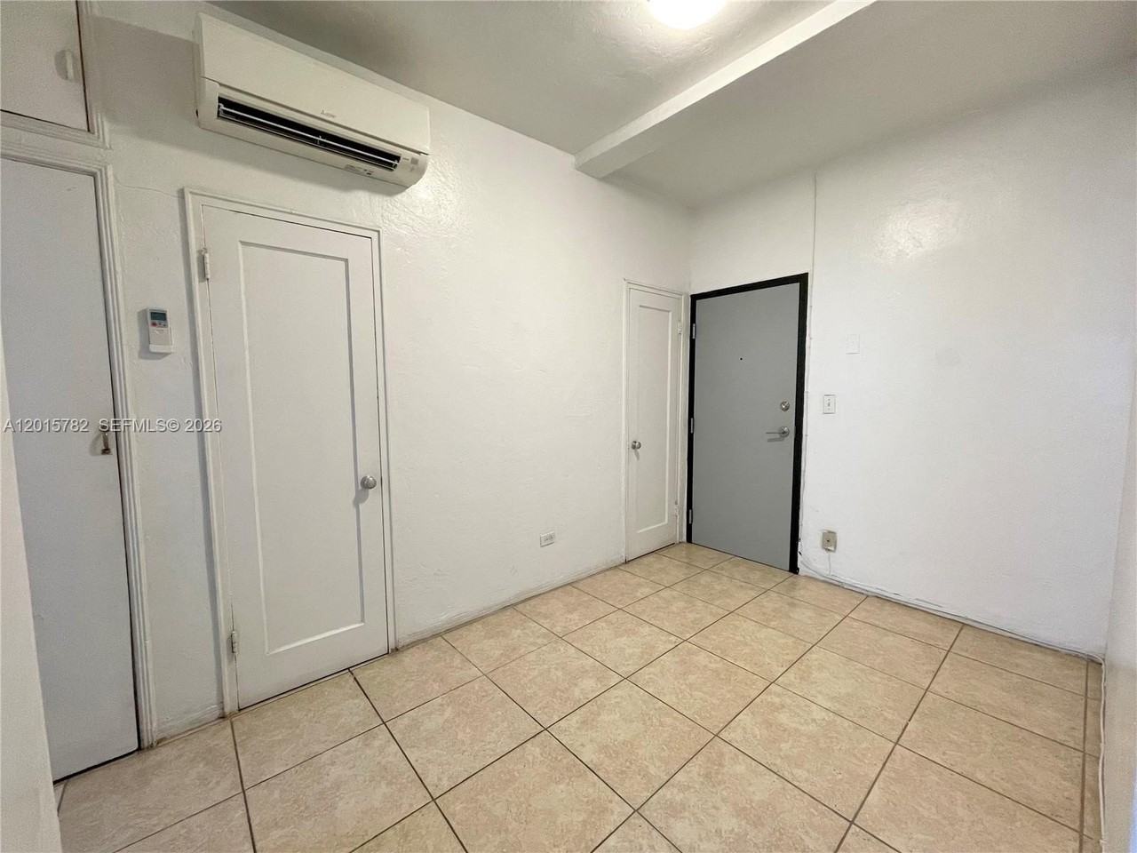 901 Collins Ave #103 - Photo 6 of 10
