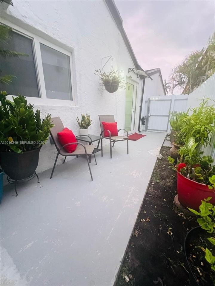 2500 Sw 131st Ct - Photo 2 of 32