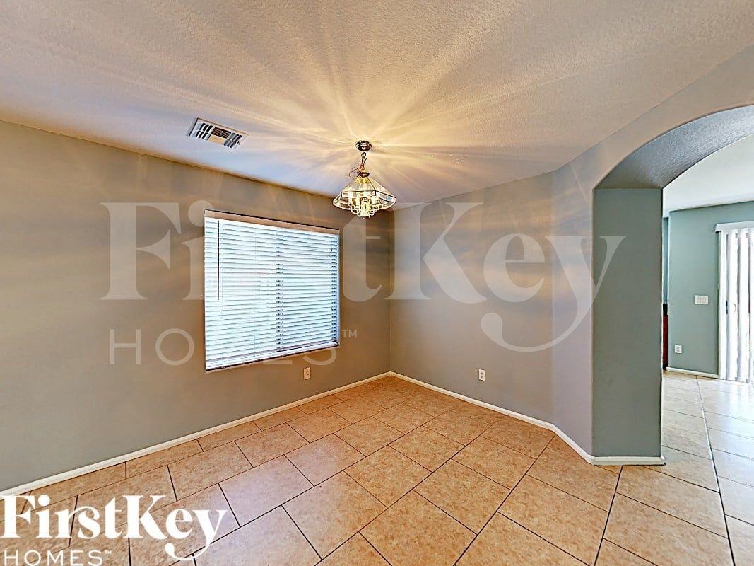 2430 W Via Dona Rd - Photo 5 of 17