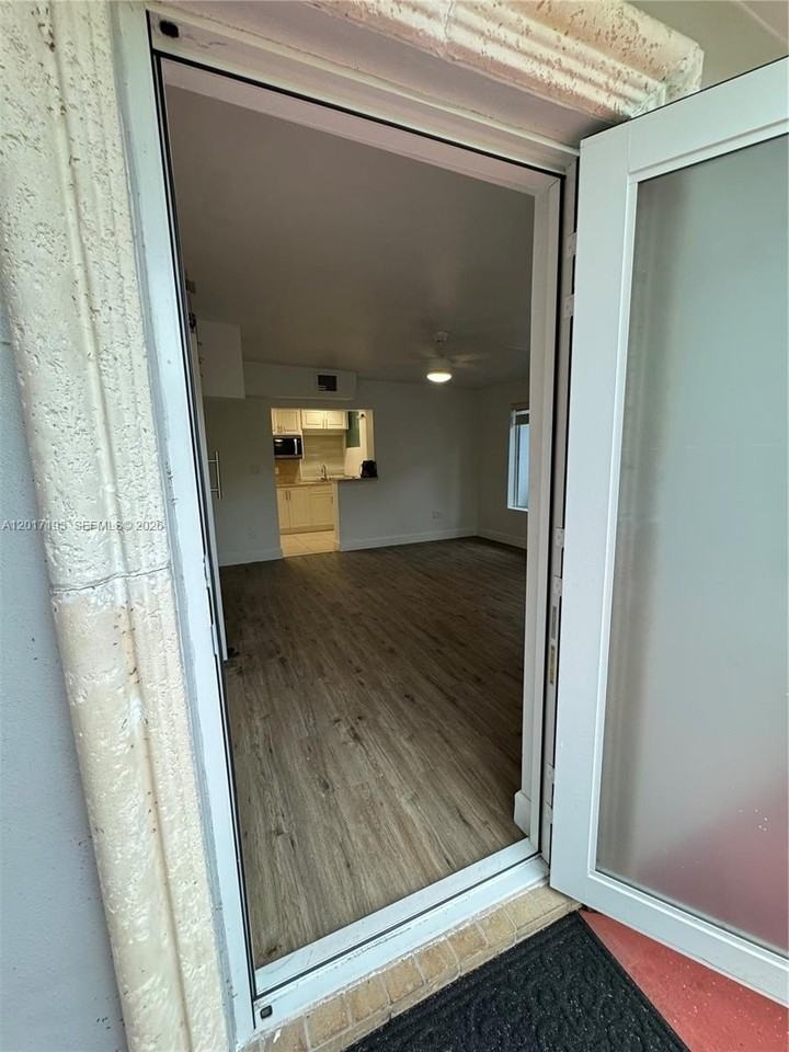235 Sw 64th Ave #2B - Photo 3 of 11