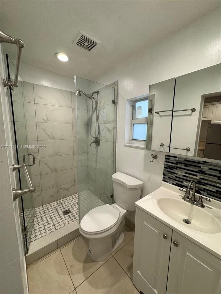 235 Sw 64th Ave #2B - Photo 5 of 11
