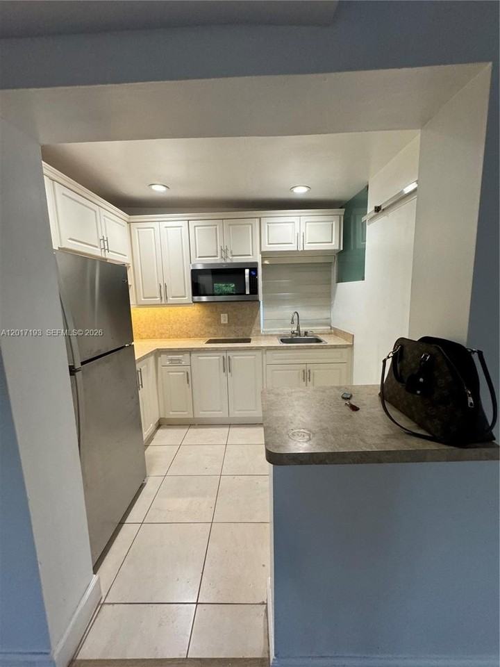 235 Sw 64th Ave #2B - Photo 7 of 11
