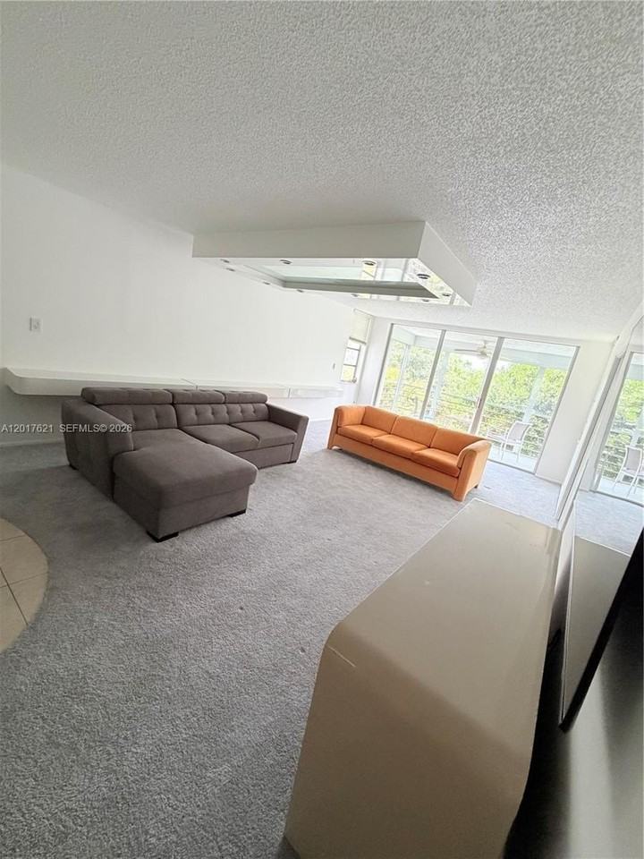 4020 W Palm Aire Dr #403 - Photo 4 of 25