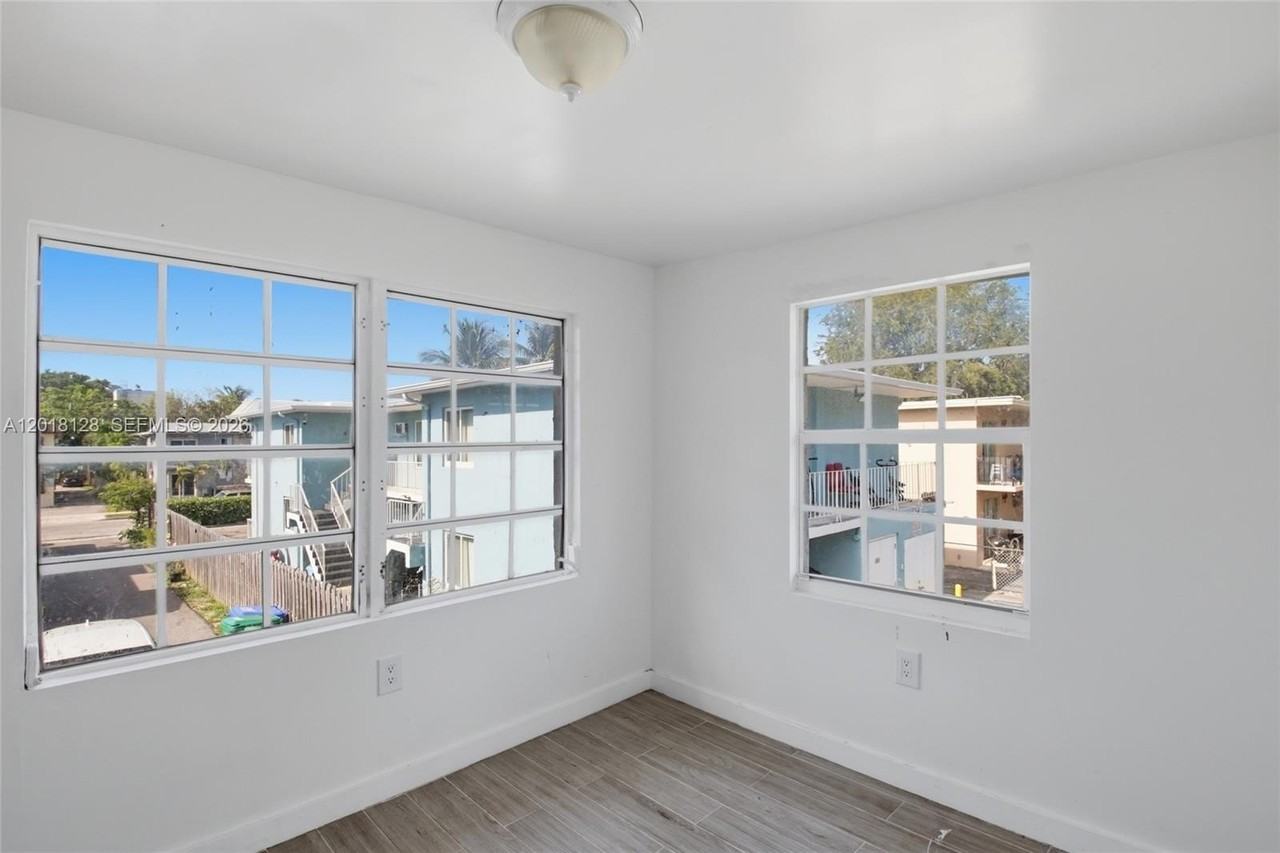 1035 Nw 5th St #4 - Photo 7 of 17
