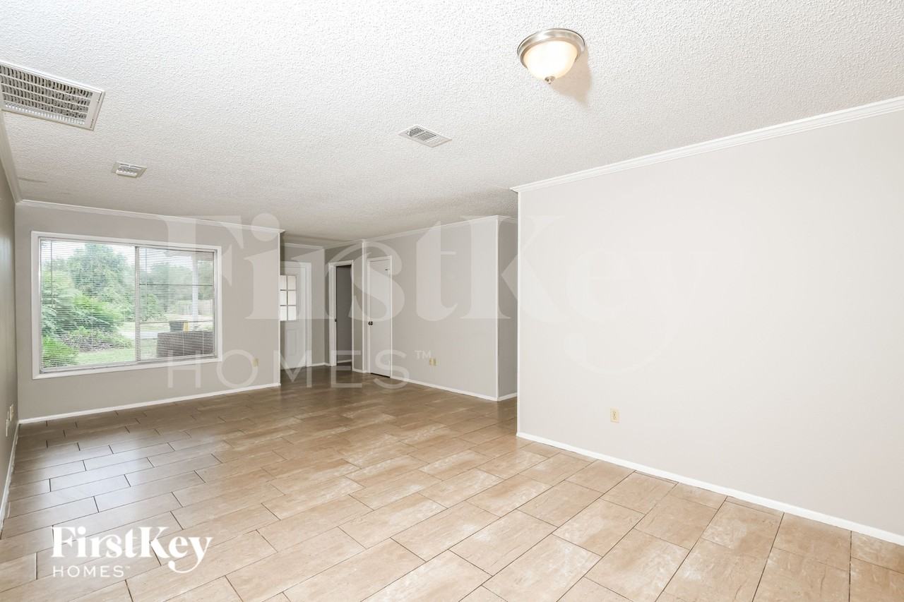 2278 Hialeah St Ne - Photo 3 of 16