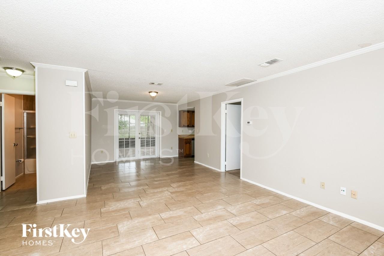 2278 Hialeah St Ne - Photo 4 of 16