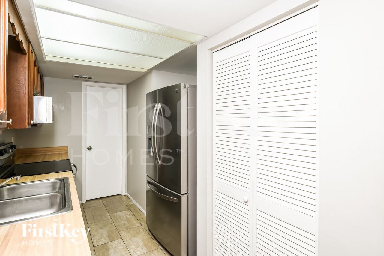 2278 Hialeah St Ne - Photo 5 of 16