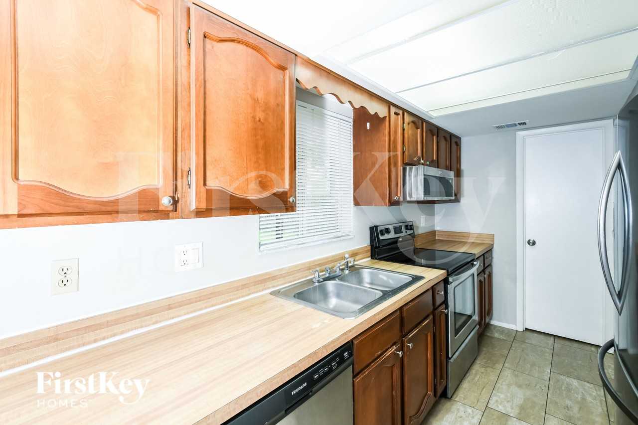 2278 Hialeah St Ne - Photo 6 of 16