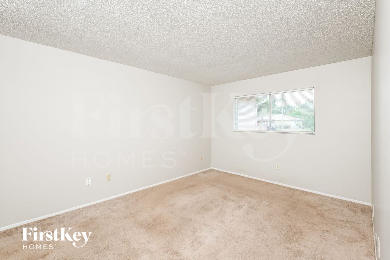 2278 Hialeah St Ne - Photo 7 of 16