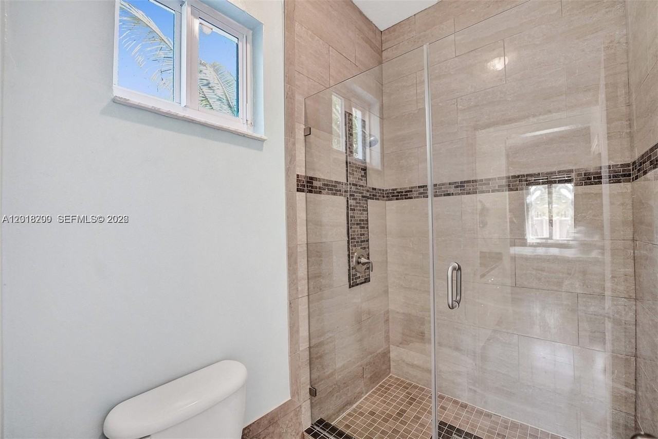 18093 Nw 87th Pl #0 - Photo 6 of 13