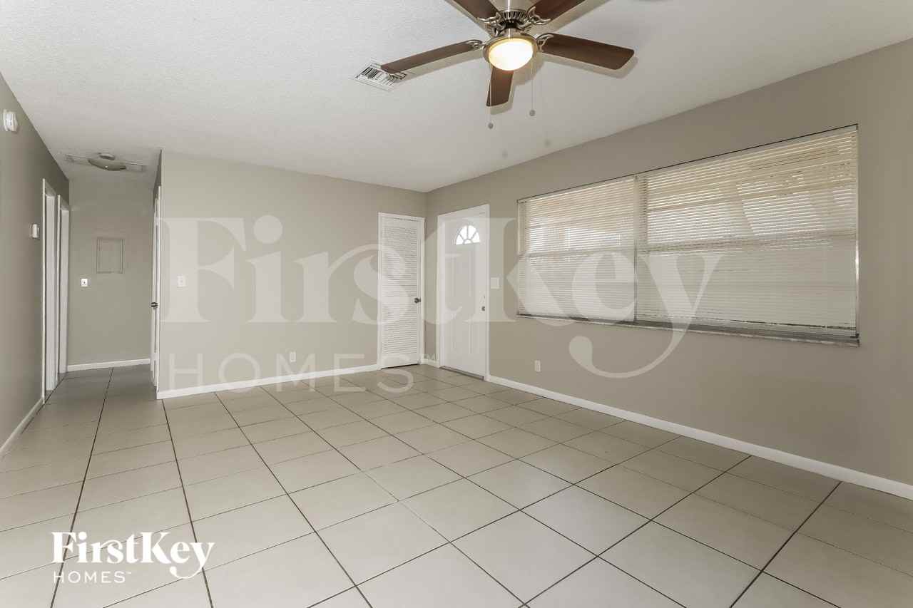 220 Broward Ave - Photo 4 of 16