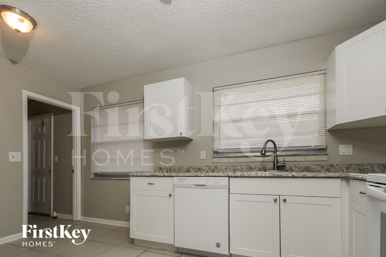220 Broward Ave - Photo 5 of 16