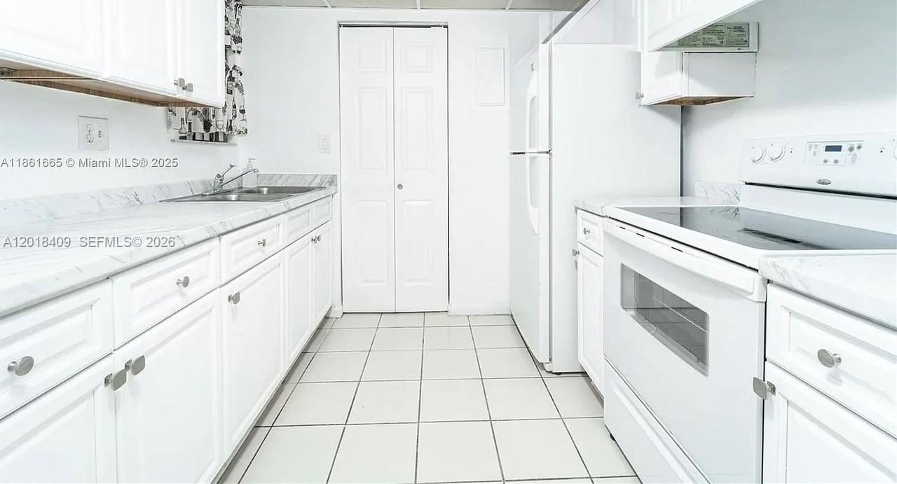 576 Nw 114th Ave #203 - Photo 2 of 8