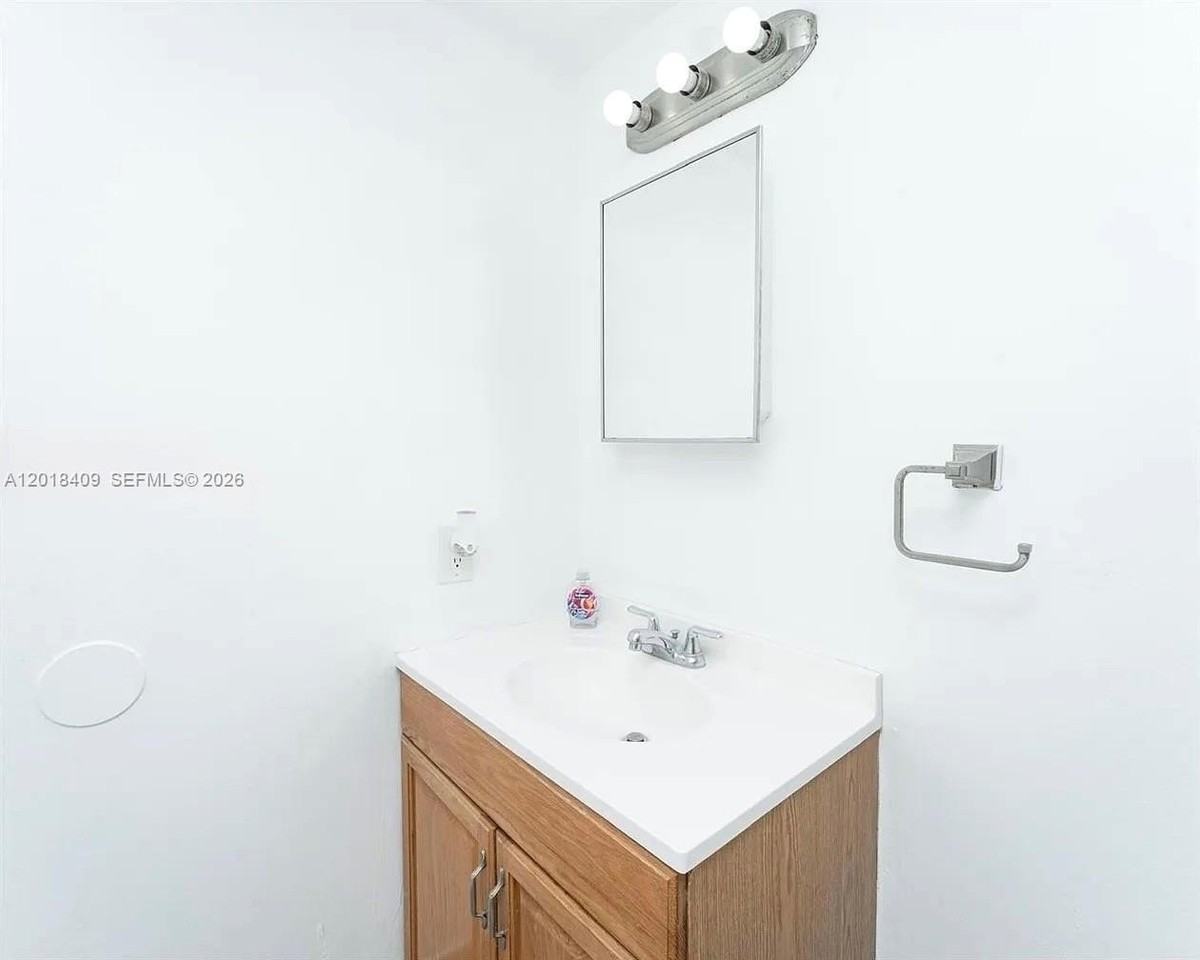 576 Nw 114th Ave #203 - Photo 5 of 8