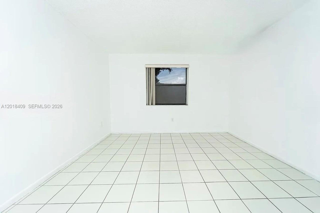 576 Nw 114th Ave #203 - Photo 6 of 8