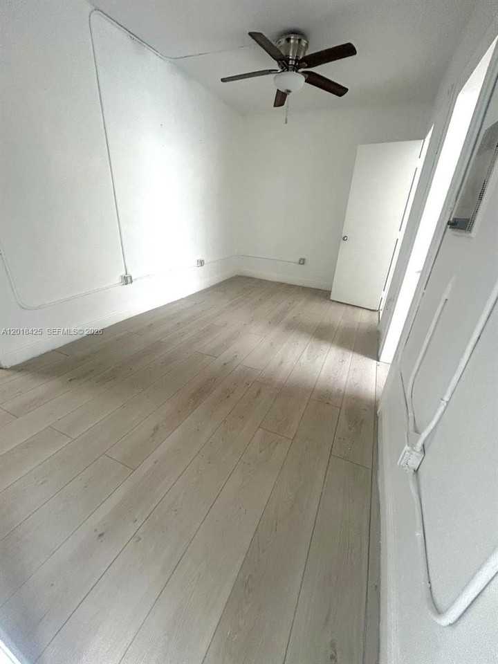 967 Sw 5th St #18 - Photo 4 of 10