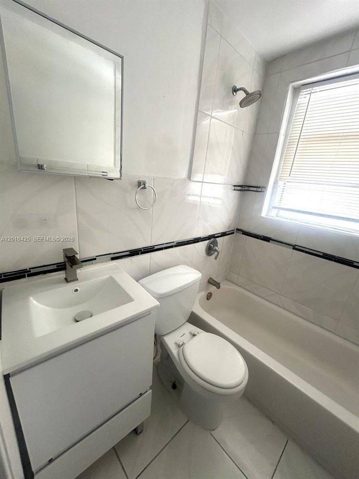 967 Sw 5th St #18 - Photo 5 of 10