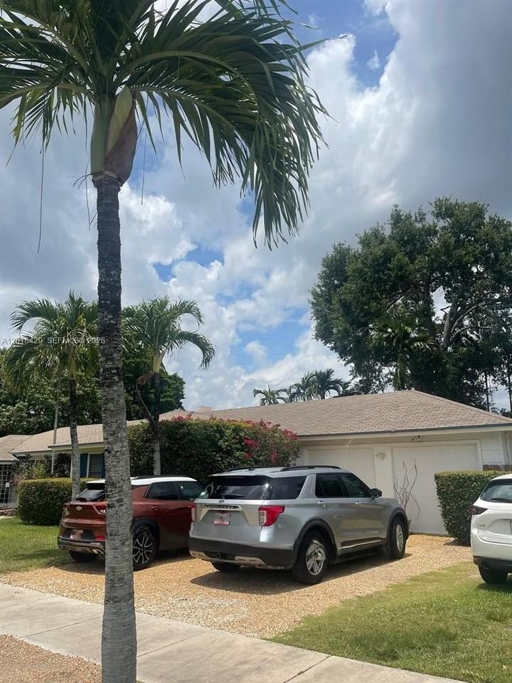 3531 Sw 13th St #A - Photo 2 of 10