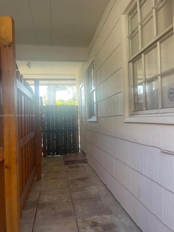 3531 Sw 13th St #A - Photo 3 of 10