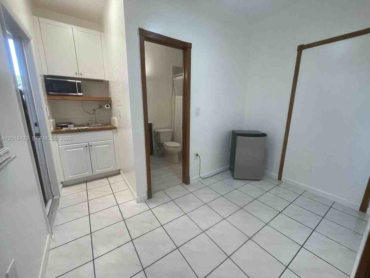 3531 Sw 13th St #A - Photo 4 of 10