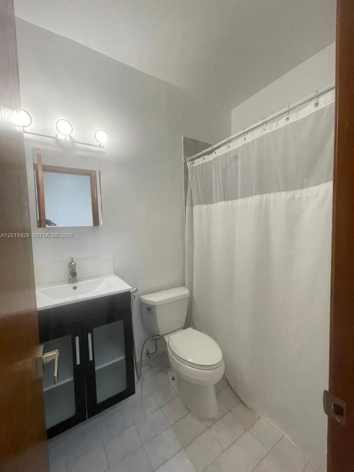 3531 Sw 13th St #A - Photo 6 of 10