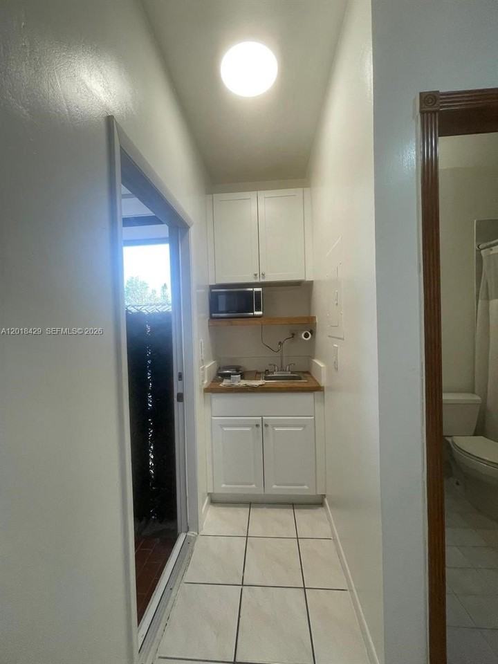 3531 Sw 13th St #A - Photo 7 of 10