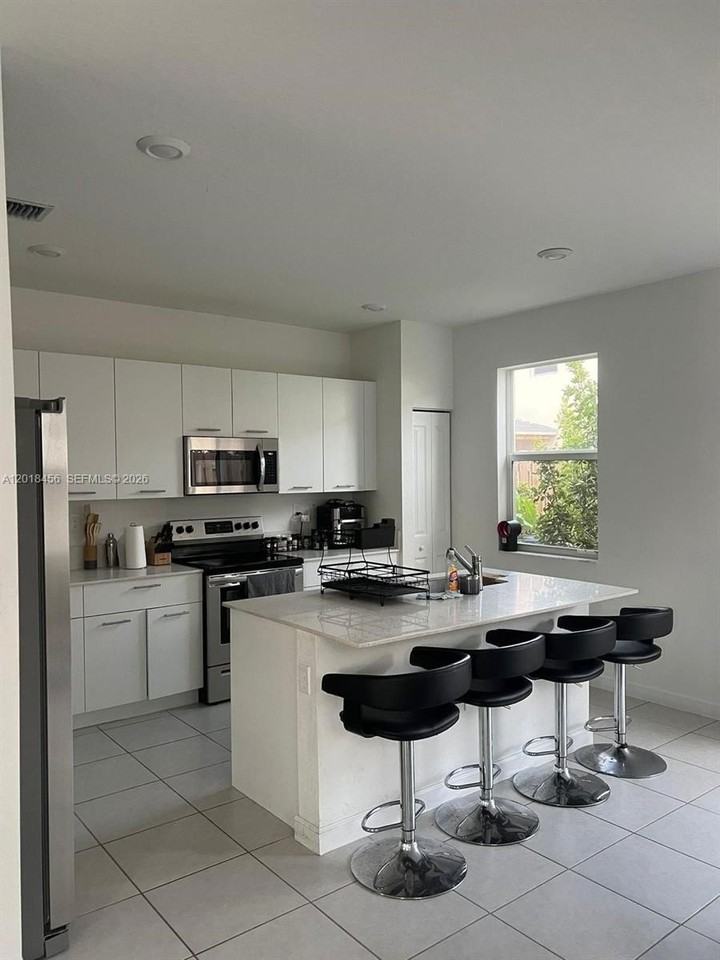 12645 Nw 24th Ave - Photo 5 of 16