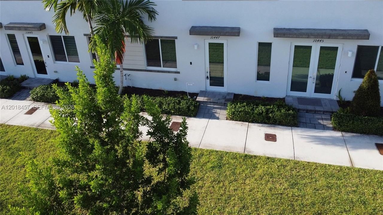 10447 Nw 66th St - Photo 4 of 50