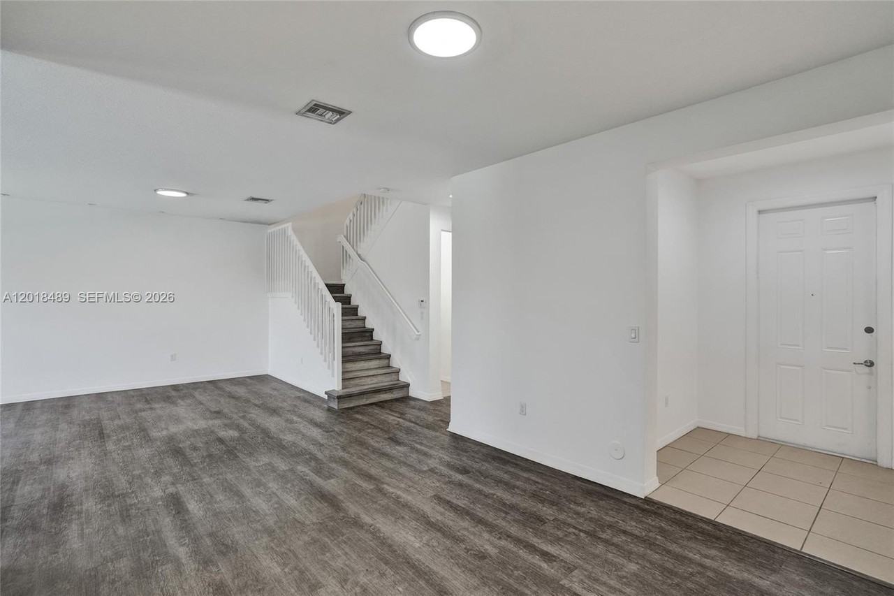 643 Ne 191st Ter - Photo 5 of 50