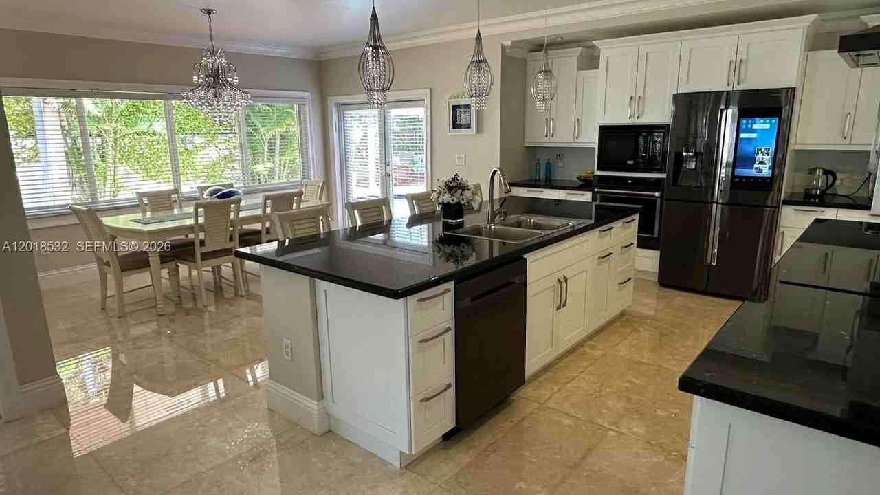 9005 Sw 102nd Ct - Photo 6 of 17