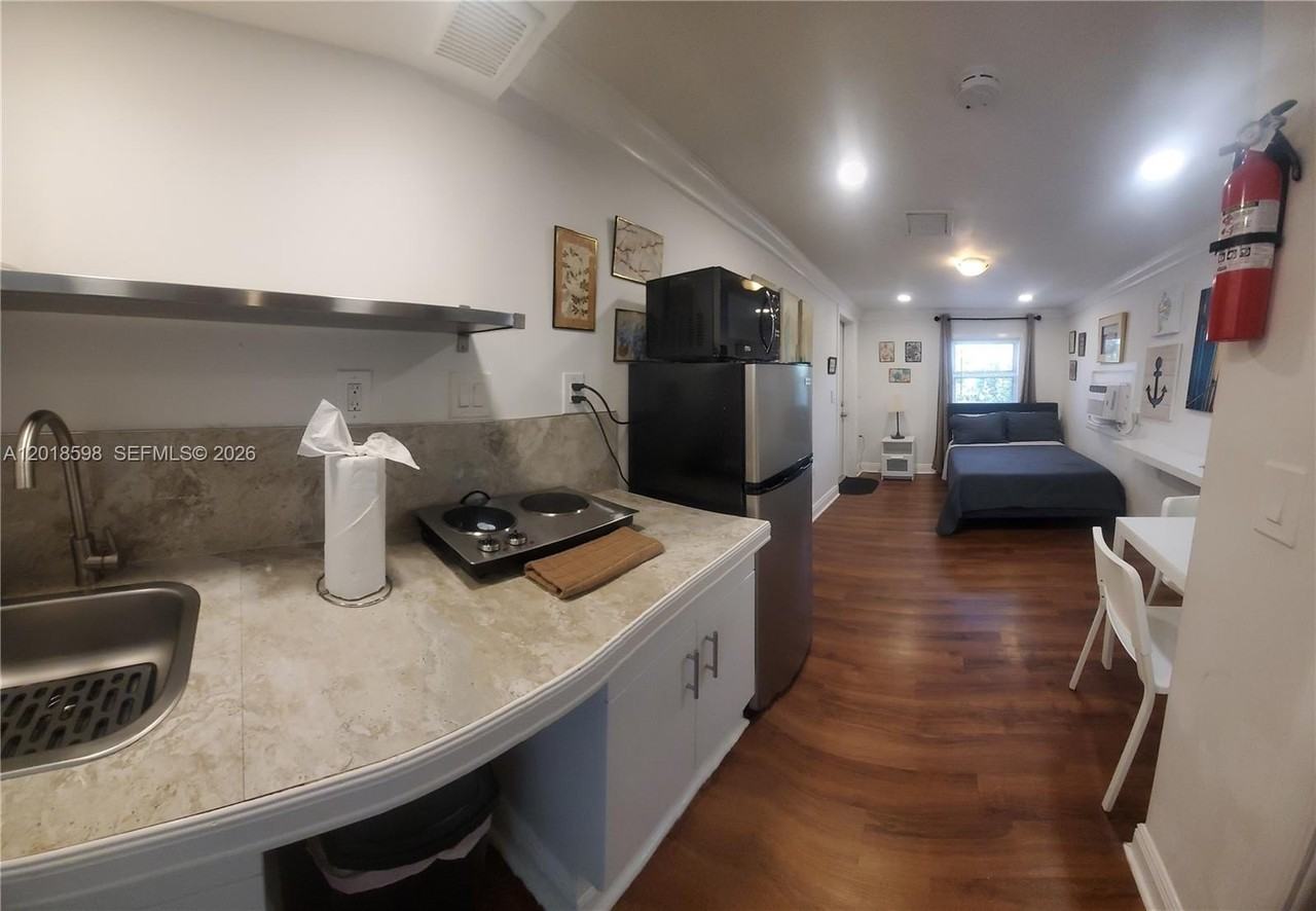1030 S 62nd Ave #B - Photo 3 of 16
