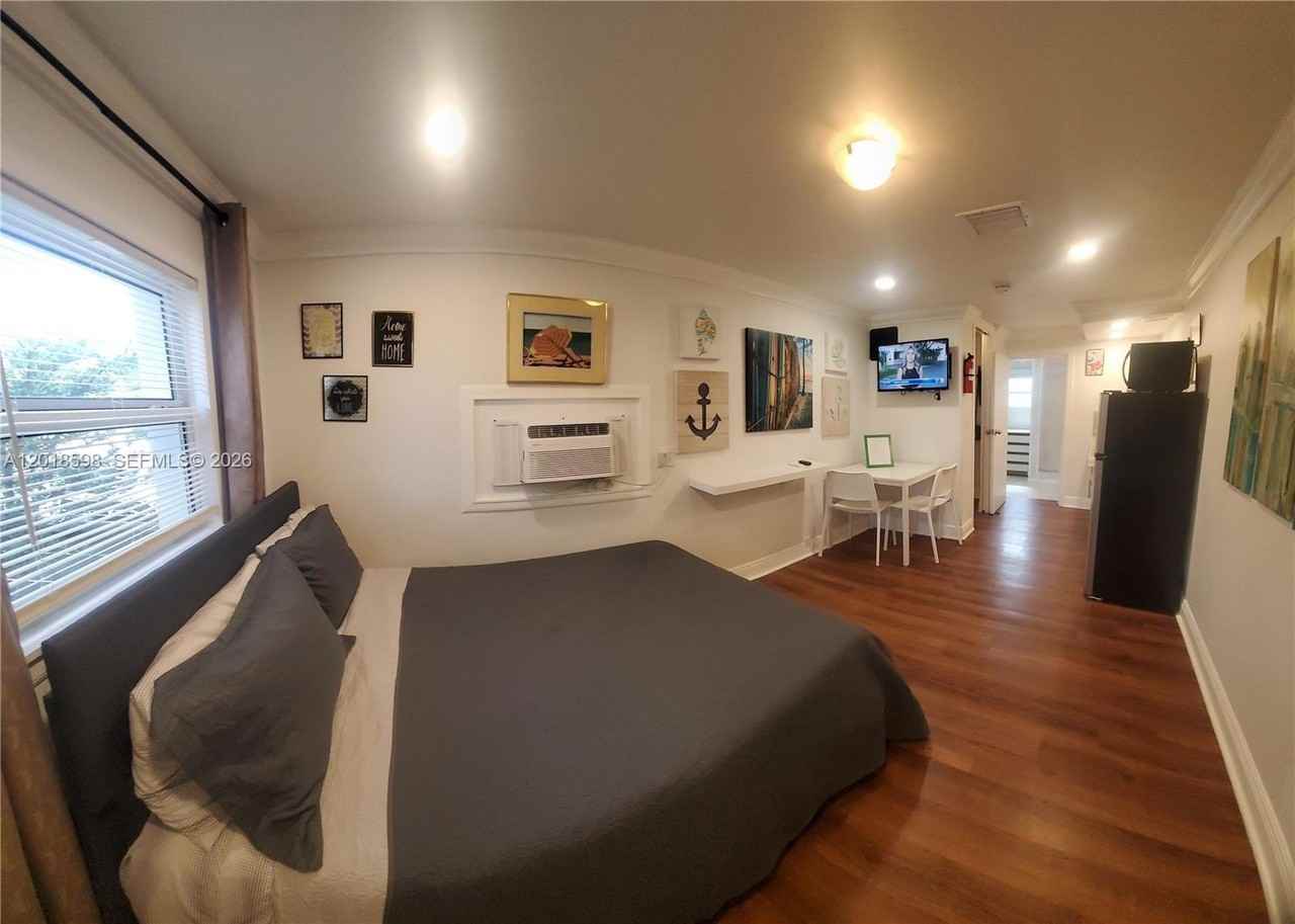 1030 S 62nd Ave #B - Photo 5 of 16