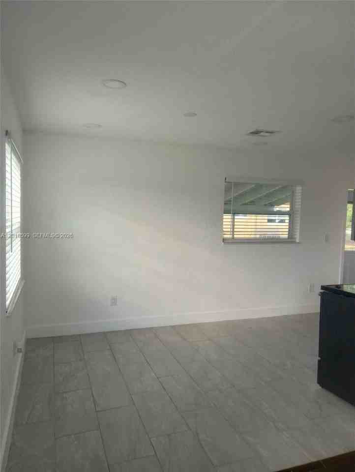 1070 Nw 23rd Rd - Photo 3 of 14