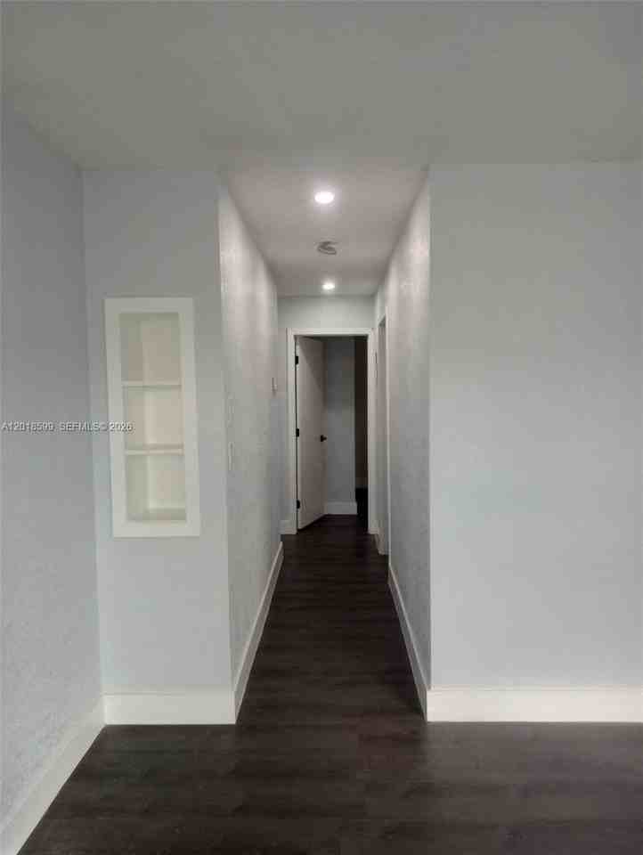 1070 Nw 23rd Rd - Photo 5 of 14