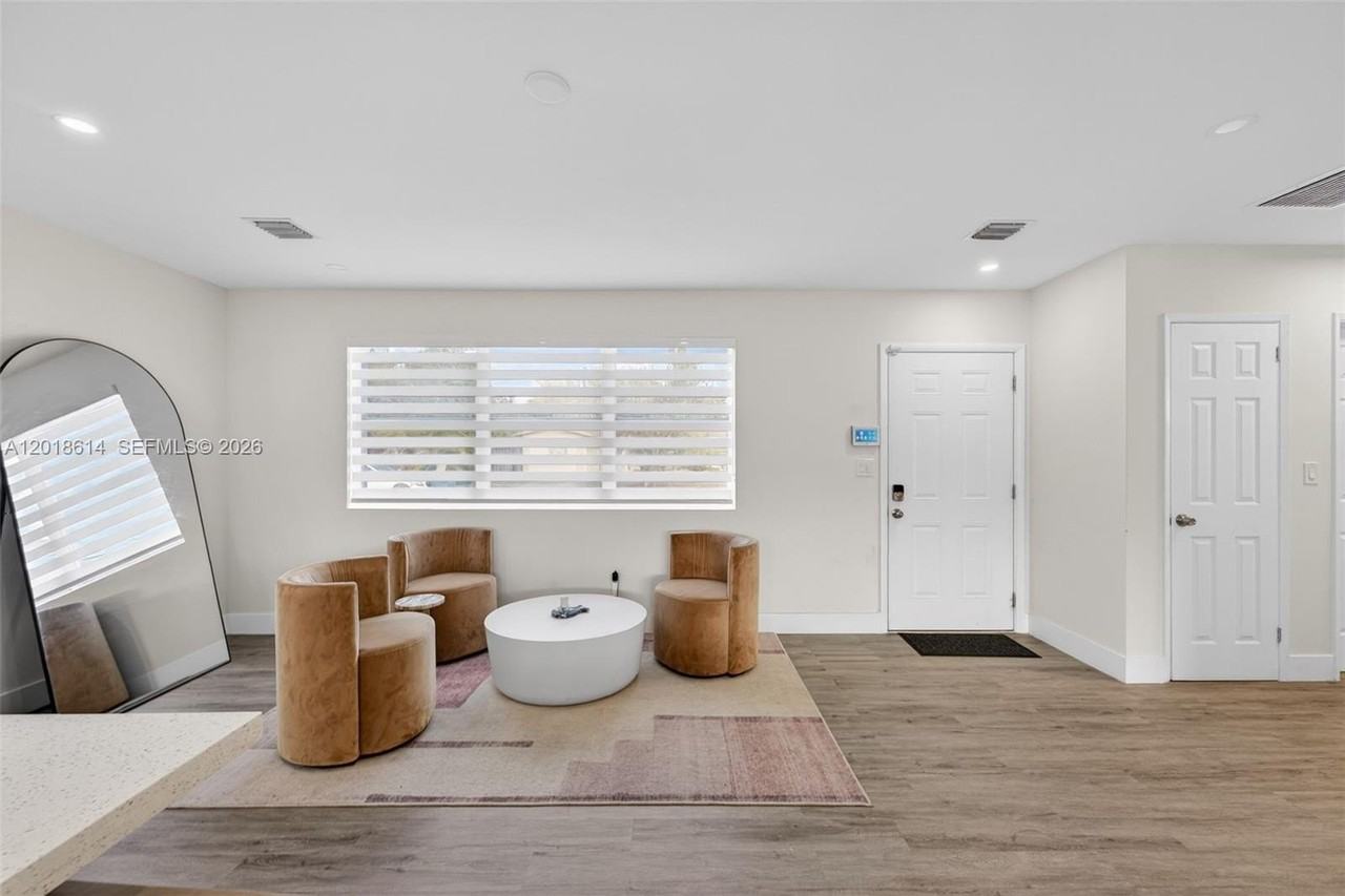 190 Ne 173rd St - Photo 4 of 15
