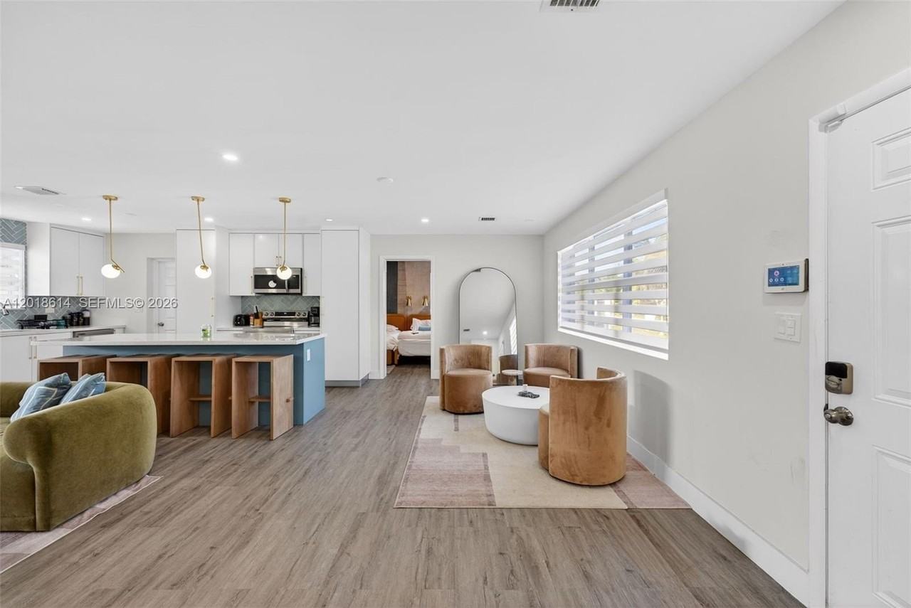 190 Ne 173rd St - Photo 5 of 15