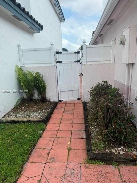 18950 Nw 22nd St - Photo 3 of 14