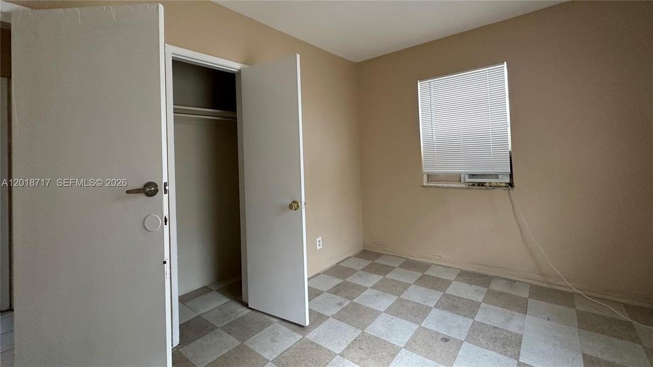 1701 Nw 13th St - Photo 5 of 16
