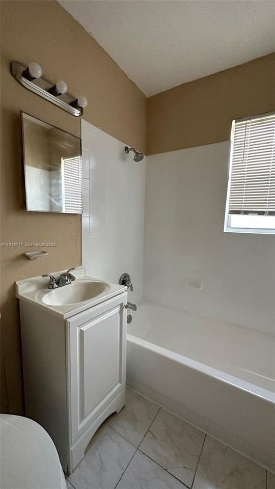 1701 Nw 13th St - Photo 7 of 16