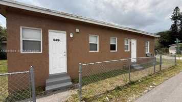 featured image of 646 Nw 14th Ter #WEST