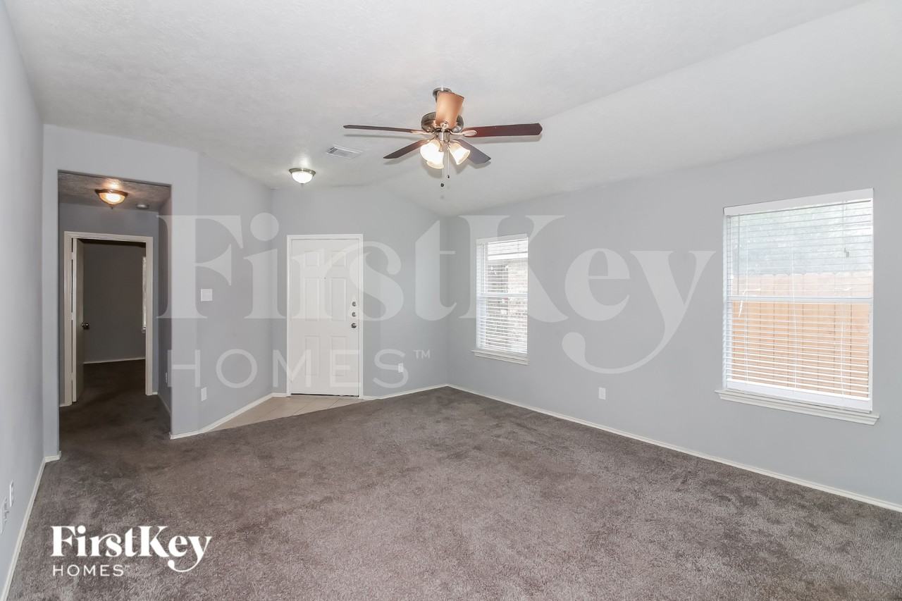 20735 Dewberry Creek Ln - Photo 3 of 19